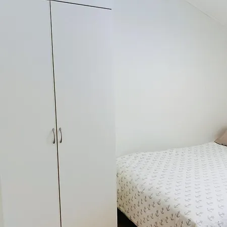 Private Near Metro, Free Parking,direct Bus From Airport Pansiyon Helsinki